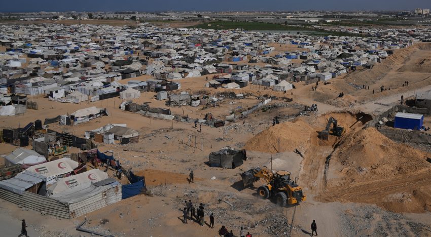 Israel bombardea Gaza después de acusar a Hamás de atacar a sus tropas