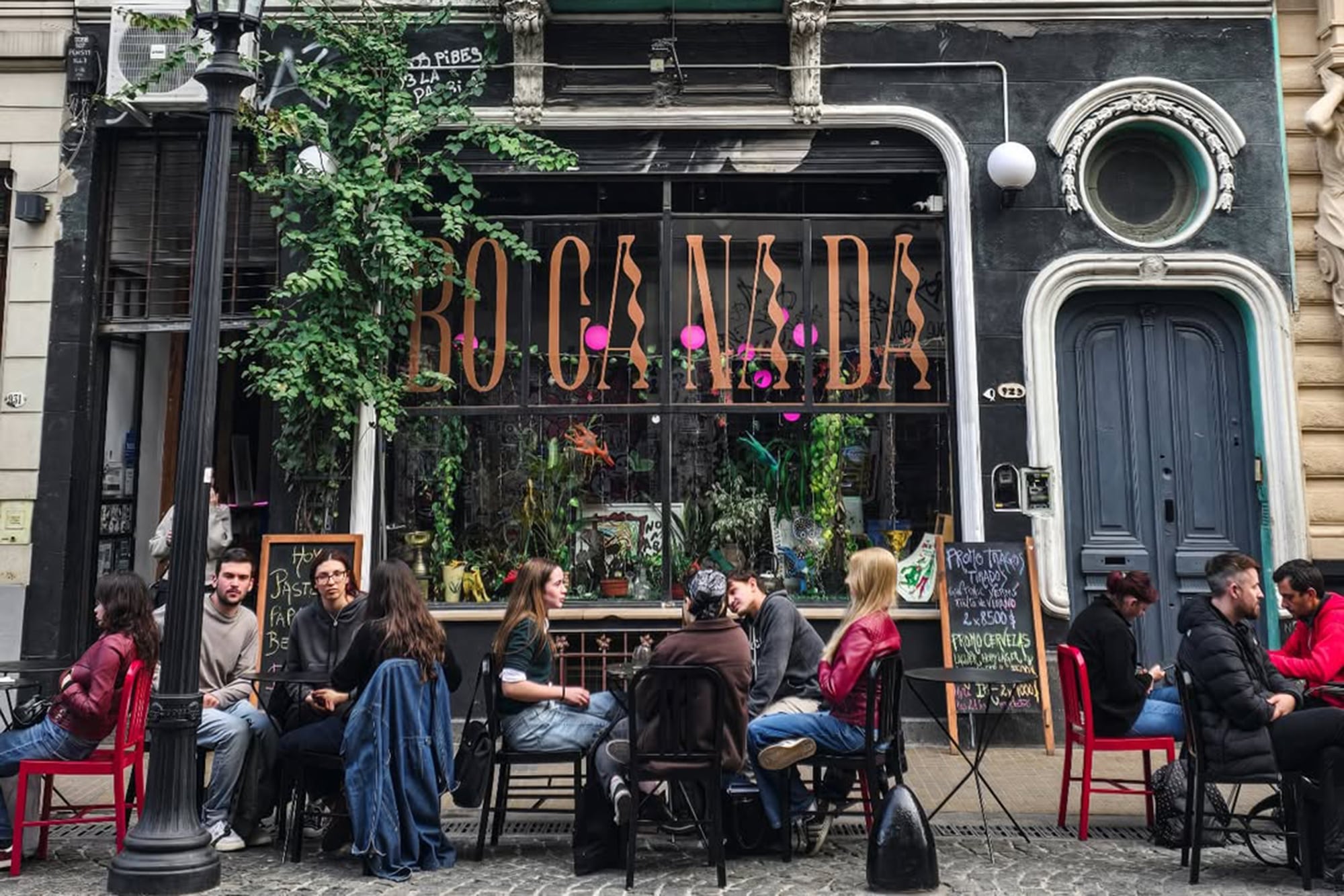 Bocanada Bar en San Telmo, Bolívar 929.