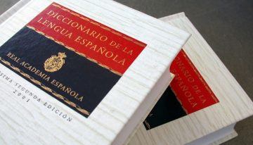 ¿Se dice “de nada” o “por nada”? La RAE aclara cuál es la forma correcta de responder a un “gracias”
