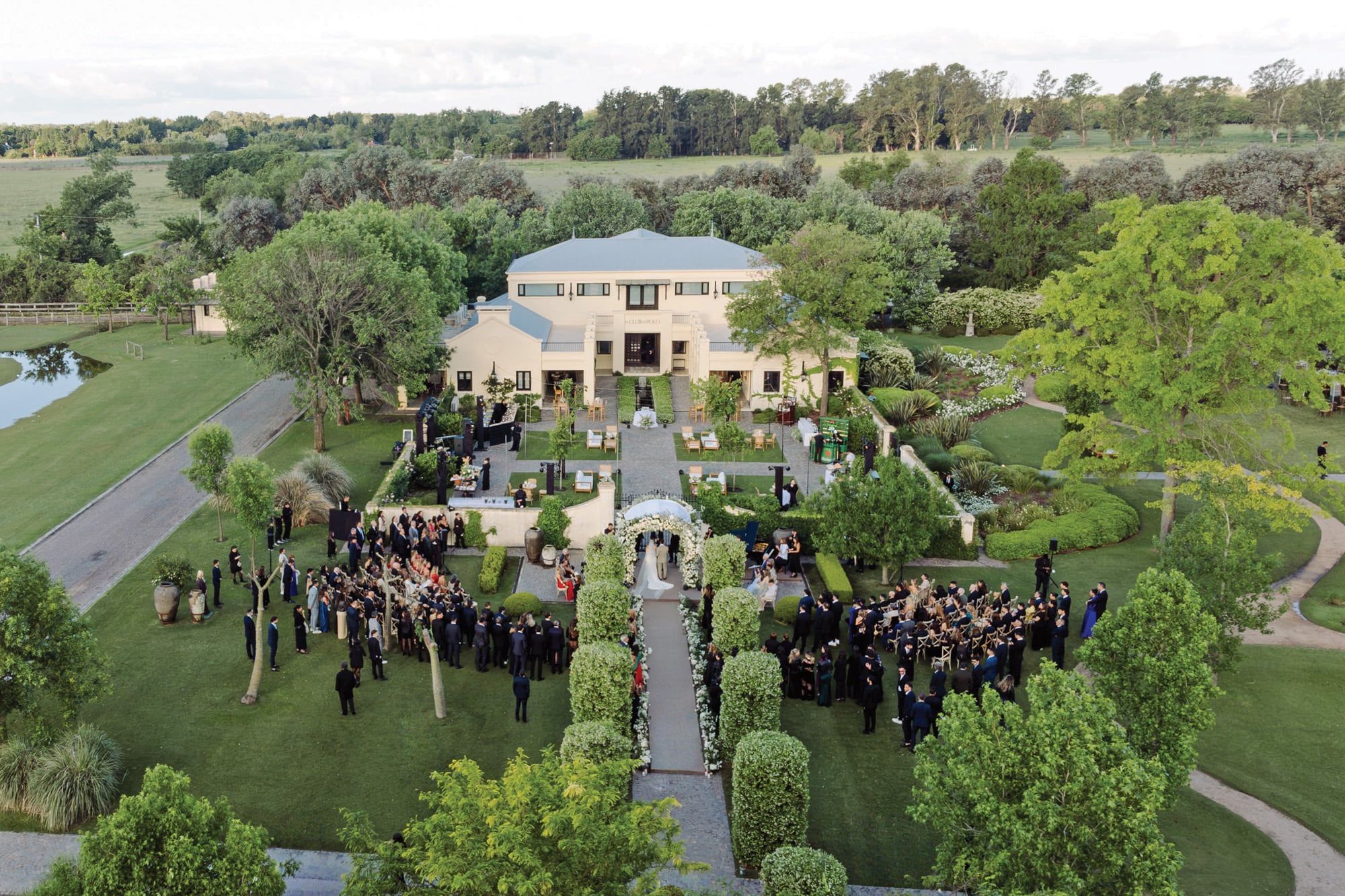 Vista aérea de Dok Haras, el escenario elegido para la boda, ubicado en Exaltación de la Cruz