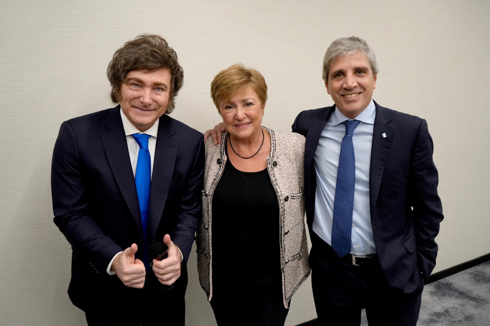 Javier Milei, Kristalina Georgieva y Luis Caputo