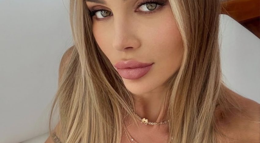 Romina Malaspina demostró que el celeste pastel es el color del momento: lencería y look sporty