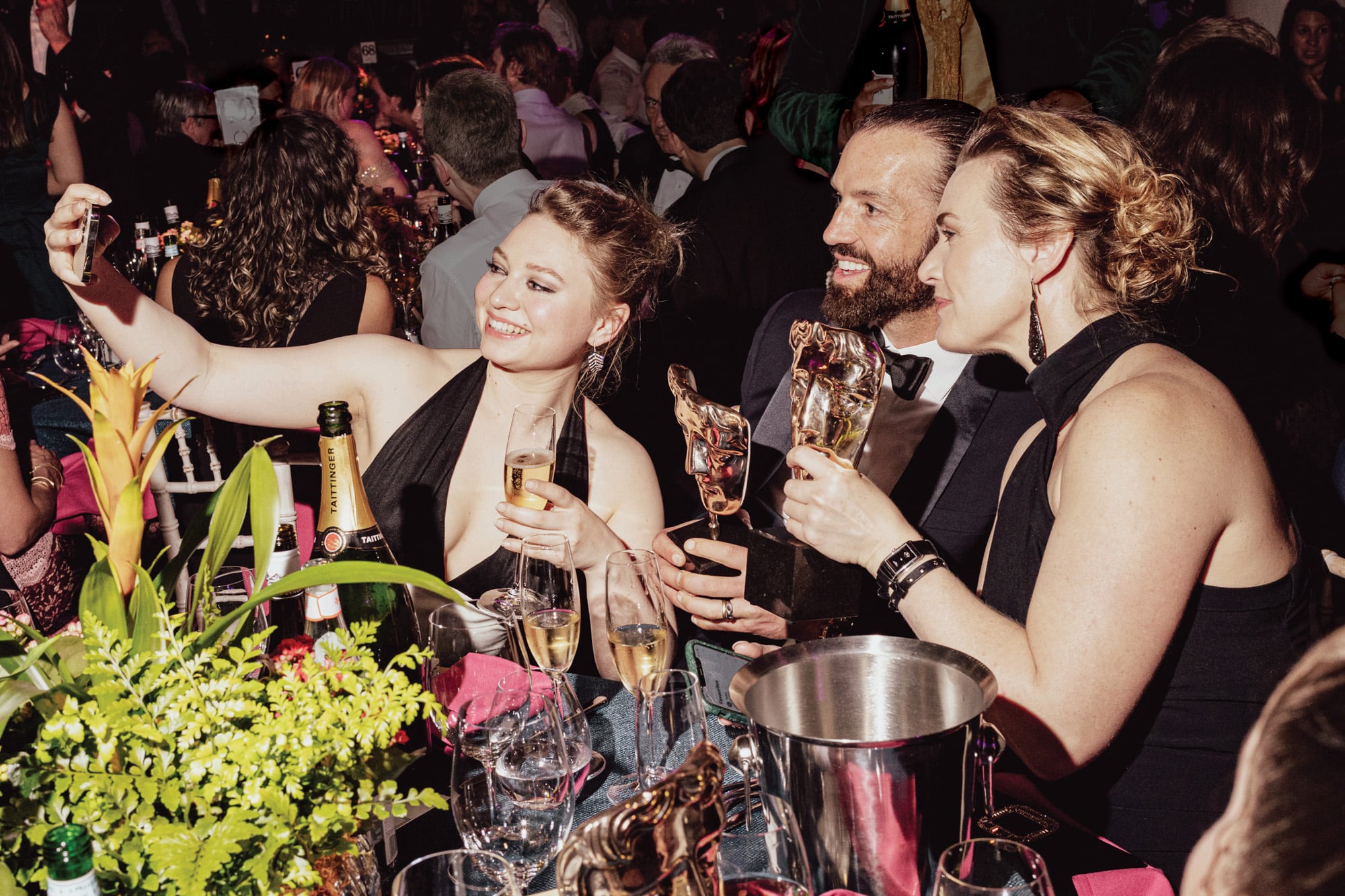 Kate, su hija Mia y Edward Abel en los premios BAFTA, en 2023