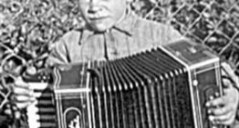A los 92, el maestro del acordeón que hizo historia en Bahía Blanca y emociona con su música: “Fue mi refugio toda mi vida”