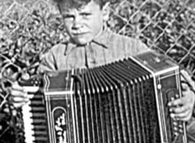 A los 92, el maestro del acordeón que hizo historia en Bahía Blanca y emociona con su música: “Fue mi refugio toda mi vida”