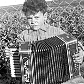 A los 92, el maestro del acordeón que hizo historia en Bahía Blanca y emociona con su música: “Fue mi refugio toda mi vida”