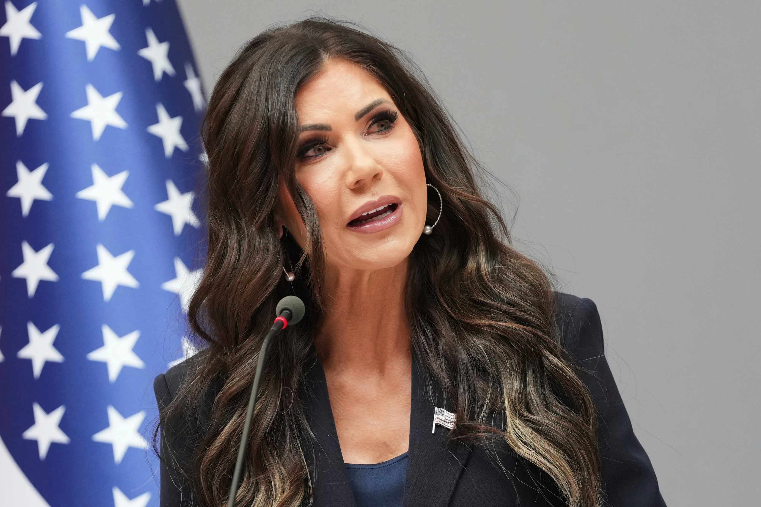 Noem señaló que las condiciones de Venezuela ya no cumplen los criterios para designar el TPS