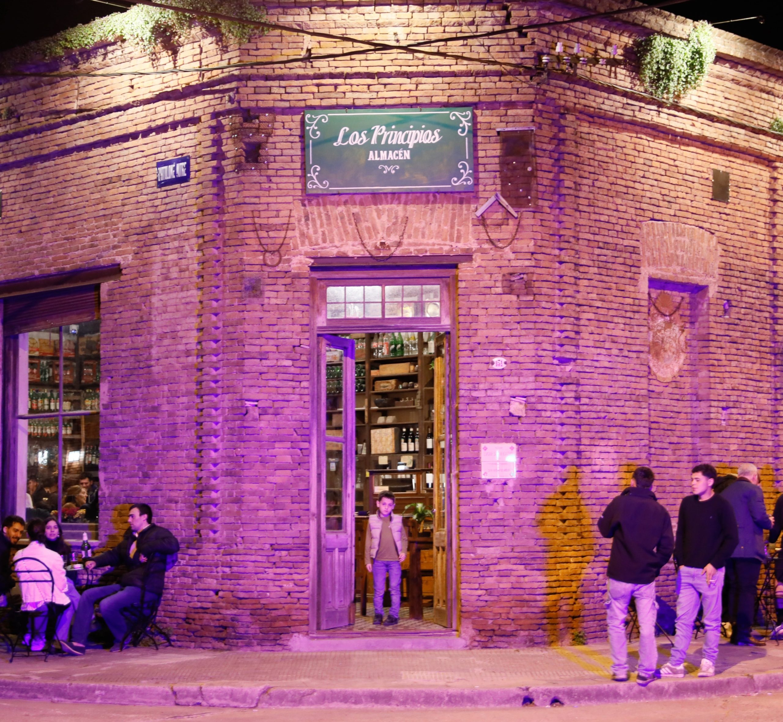 El frente del icónico bar arequero