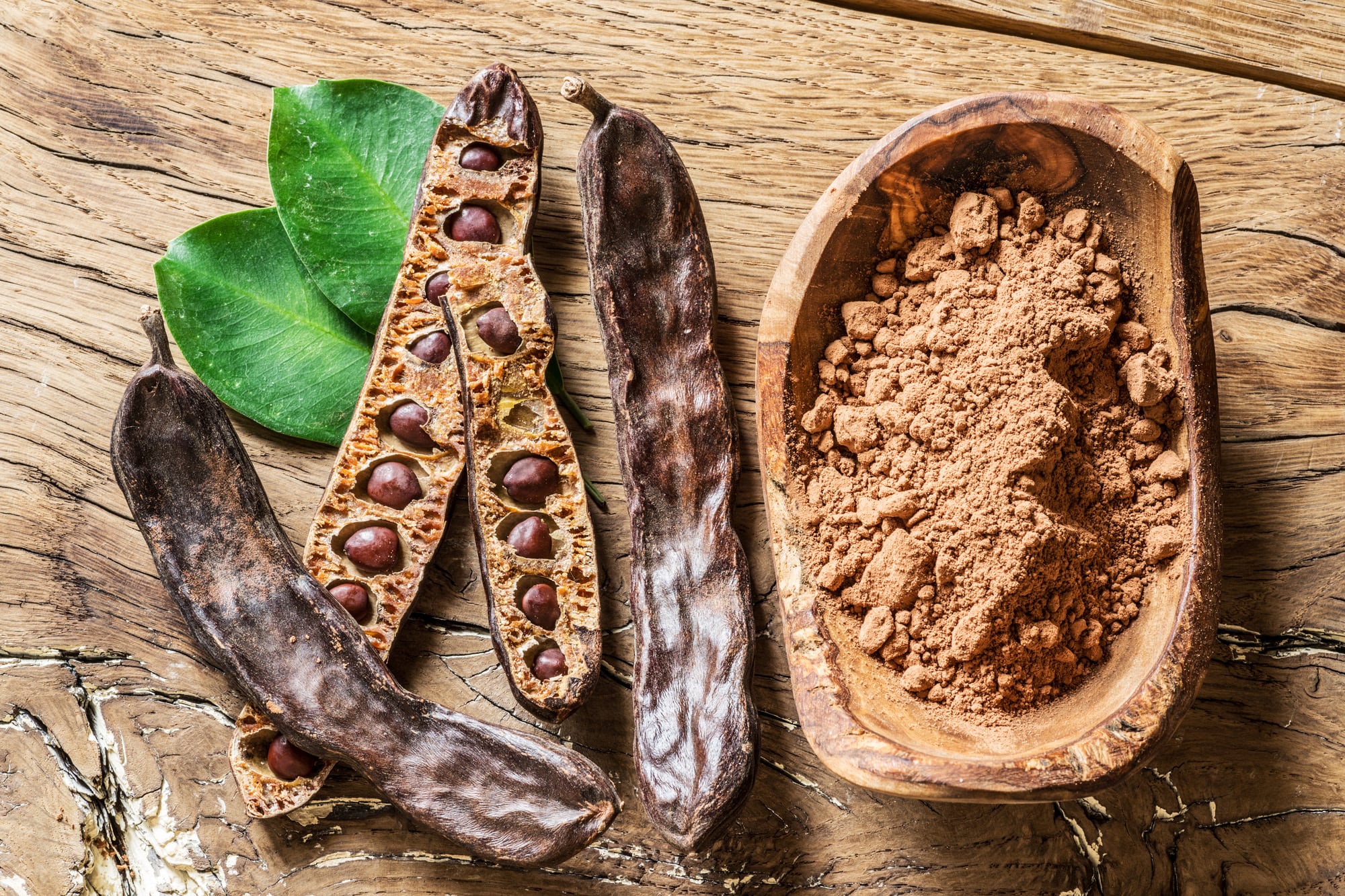 La harina de algarroba es empleada como sustituto del chocolate gracias a su sabor y consistencia parecida