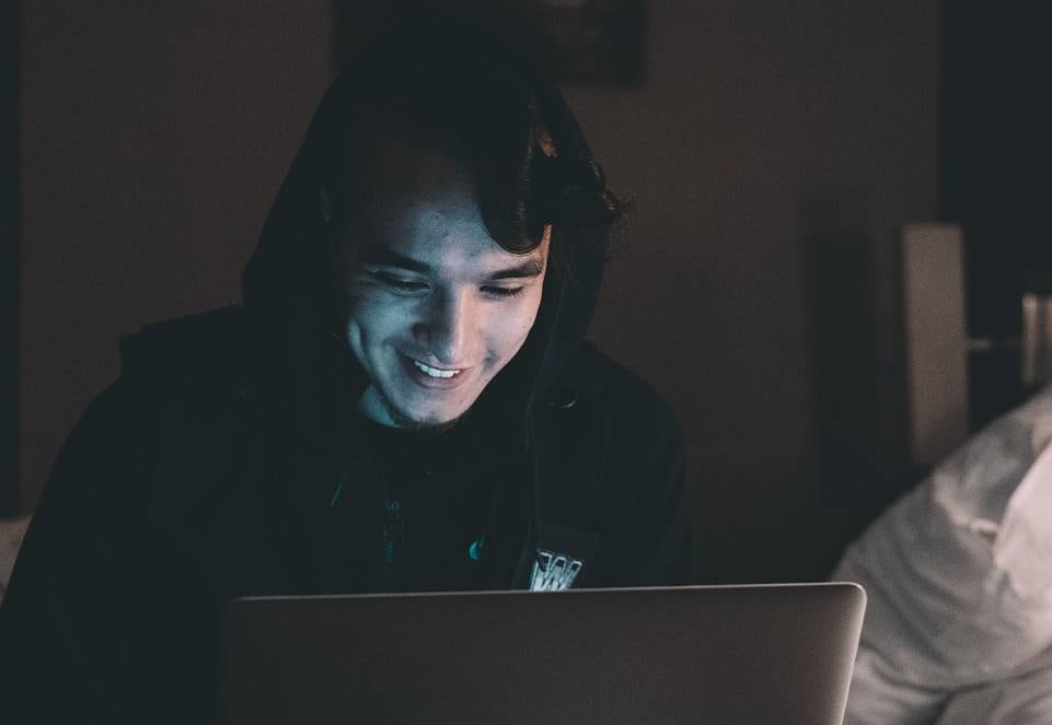 Una mañana, una computadora y una conversación inesperada.
