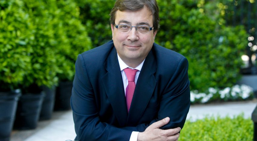 Muere Guillermo Fernández Vara, expresidente socialista de la Junta de Extremadura