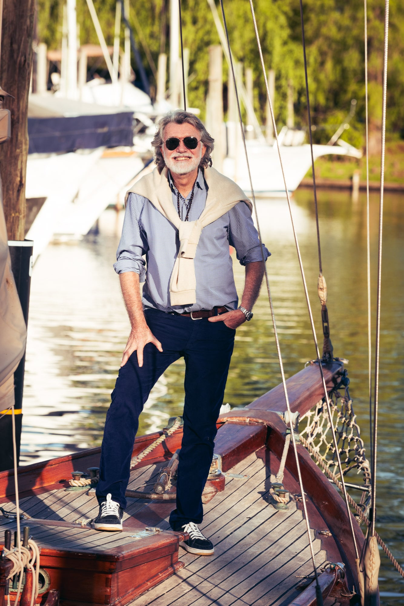 A Dotto le gusta navegar y tuvo su propio barco hasta hace unos años. Ahora disfruta del río cuando visita a sus amigos en el Yacht Club Argentino, en San Fernando, donde posó para ¡HOLA! Argentina a bordo del velero Gorría