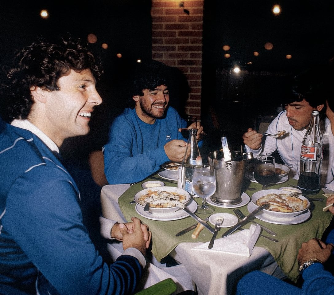 Miguel Ángel Russo, Diego Maradona y Daniel Passarella en la concentración de la selección durante las eliminatorias de 1985