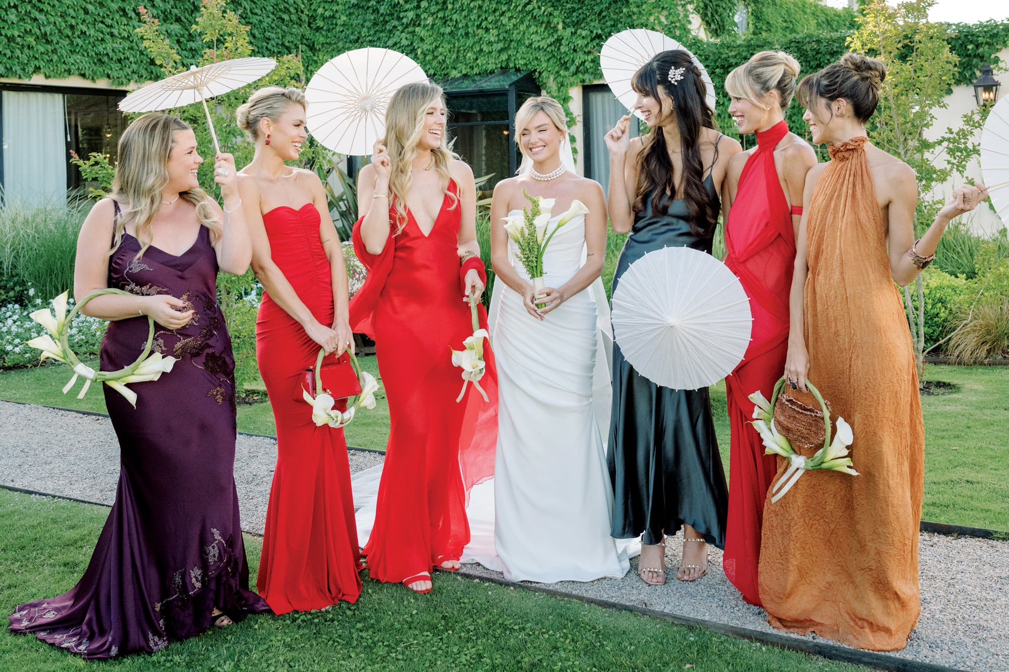 Las damas de honor. De izquierda a derecha: Mara de Martino, hermana de la novia, Carla Romanini, Sol Szpryngier, Eugenia Sánchez, Juliana Kawka y Lina Cameli