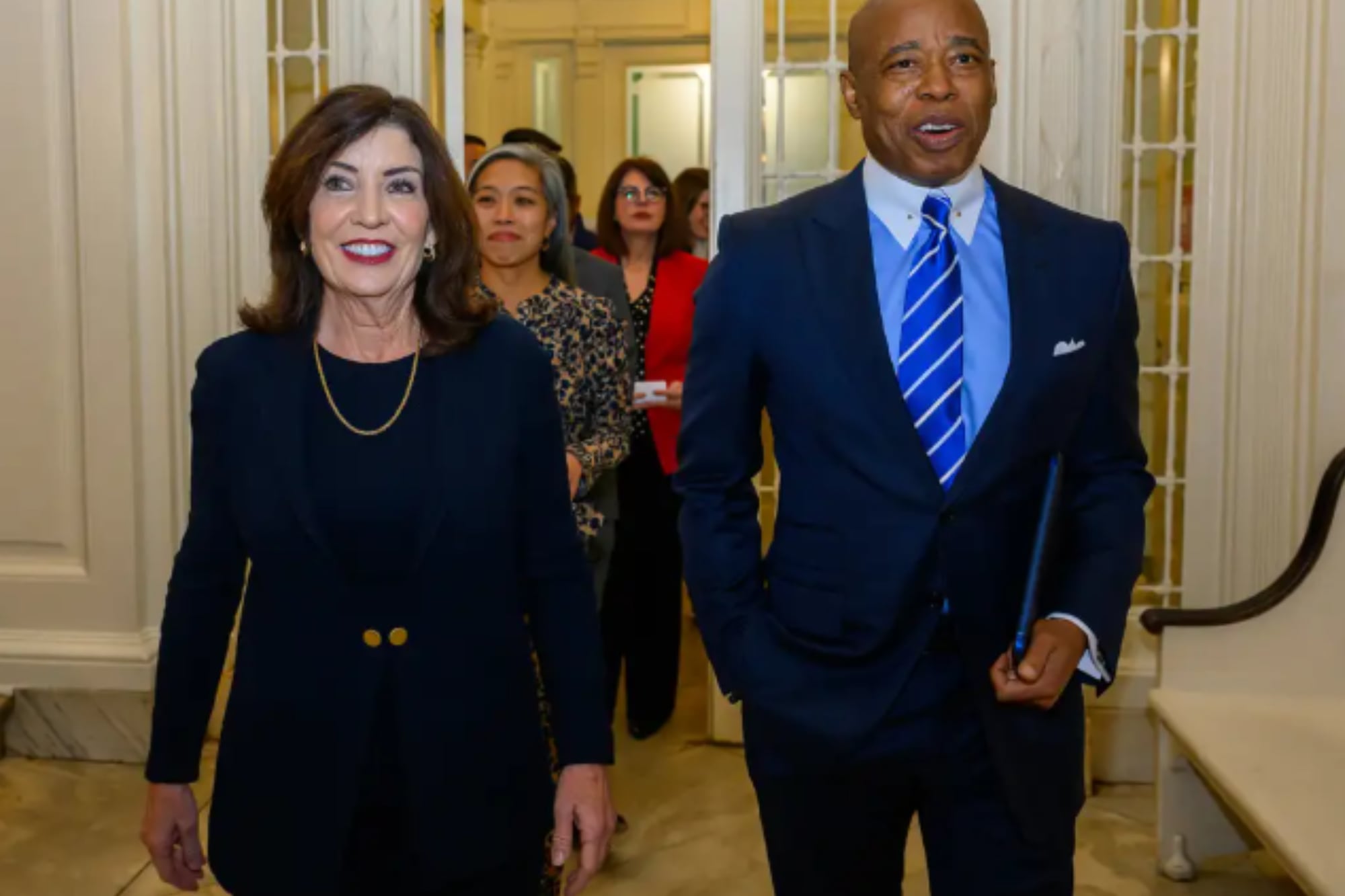 La gobernadora Kathy Hochul presentó el plan en conjunto con el alcalde Eric Adams