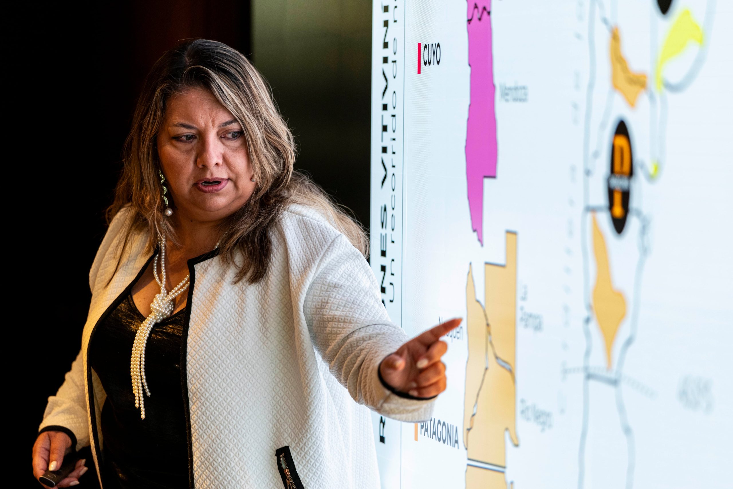 “Los argentinos tenemos ese ADN resolutivo, esa flexibilidad para actuar. Sabemos adaptarnos, cambiar de plan, reinventarnos”.