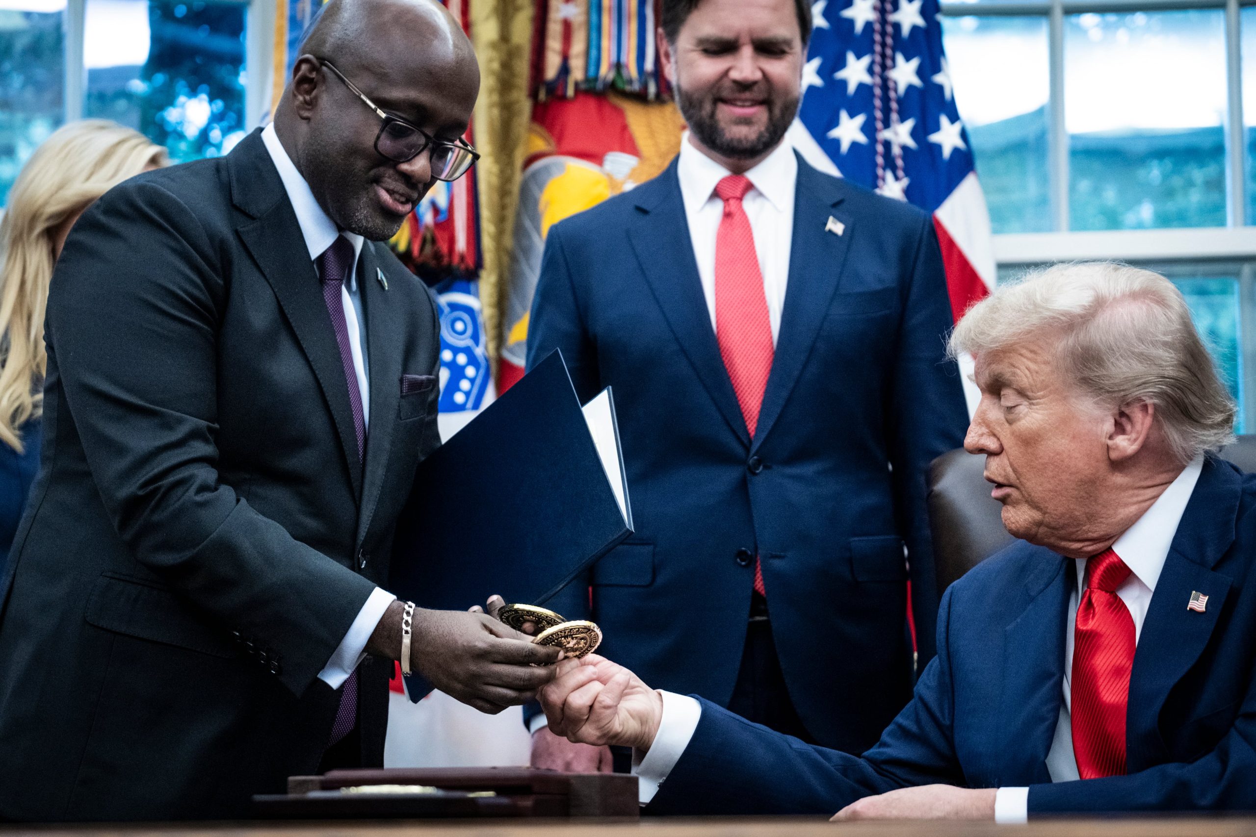 Trump con el canciller de Ruanda en el Salón Oval