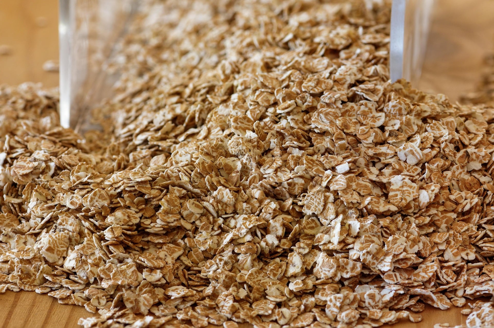 La harina de avena es contraindicada en algunas personas con celiaquía ya que pueden ser intolerantes a la proteína de la avena