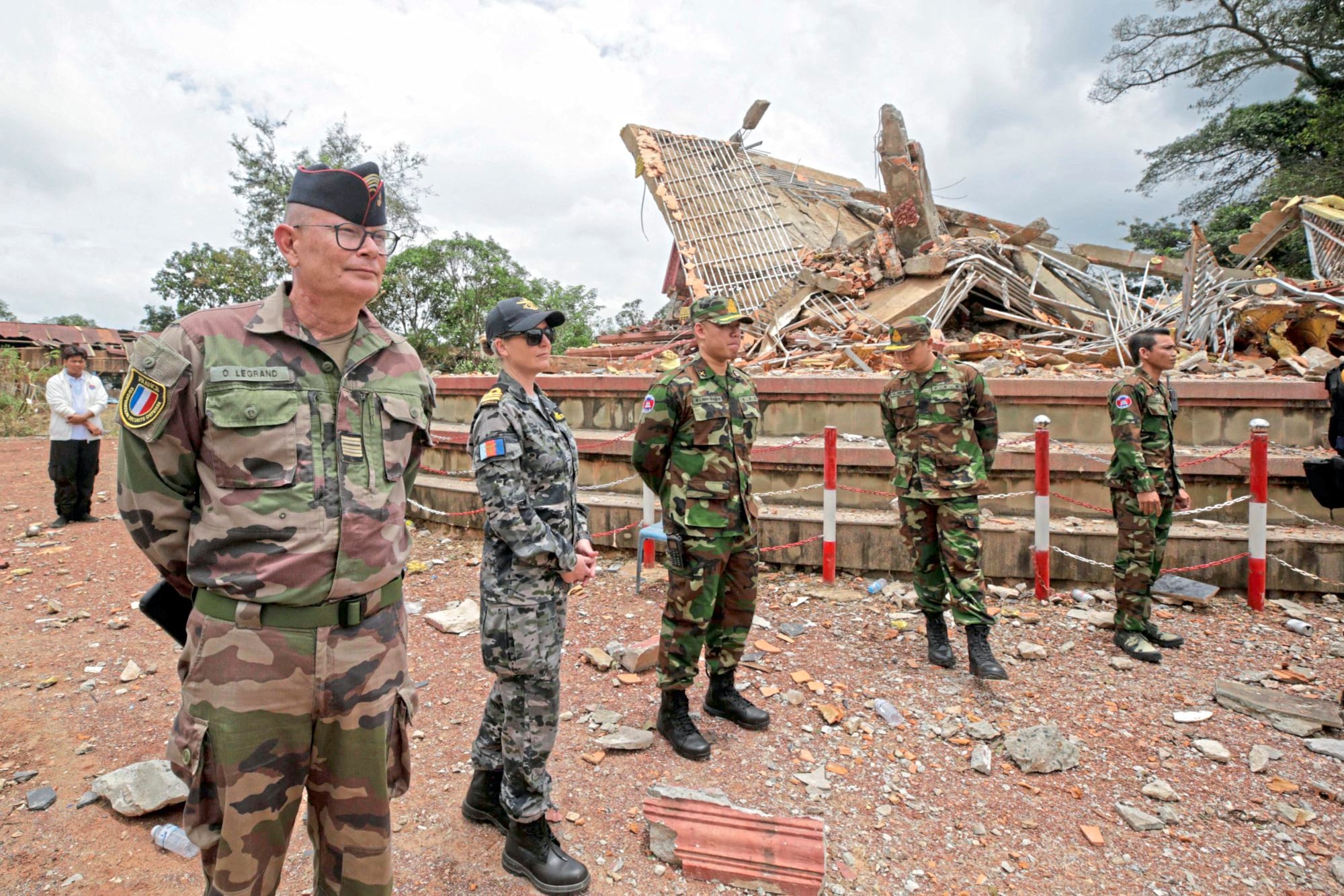 Militares internacionales observan la implementación de alto el fuego entre Camboya y Tailandia