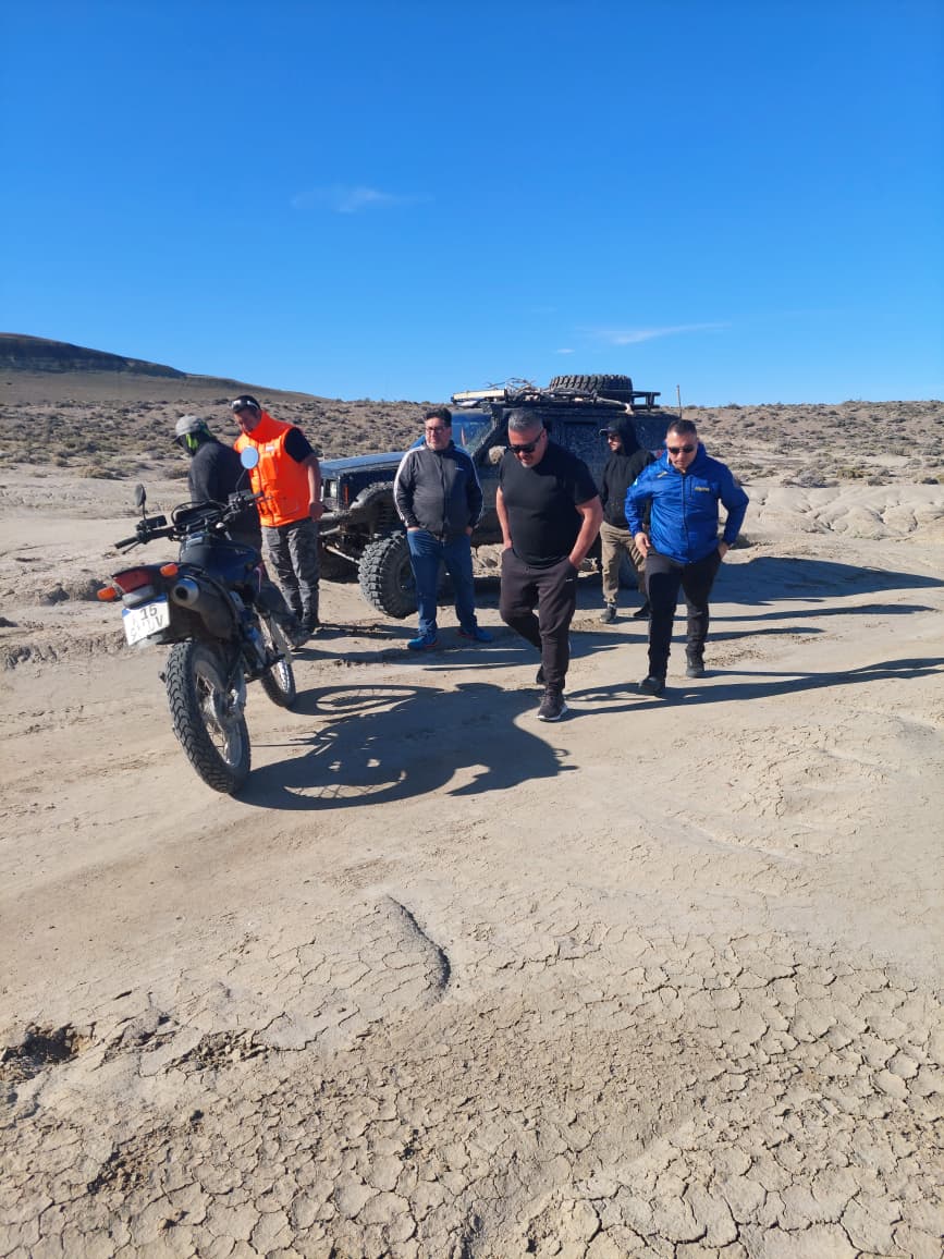 Sigue el operativo en la zona de la desaparición. (Foto: Policía de Chubut)