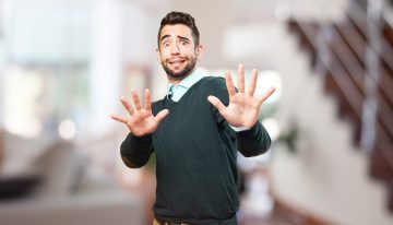 Qué significa no querer recibir visitas en casa, según la psicología