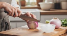 Pocos lo saben: por qué lloramos al cortar cebolla y cómo evitarlo