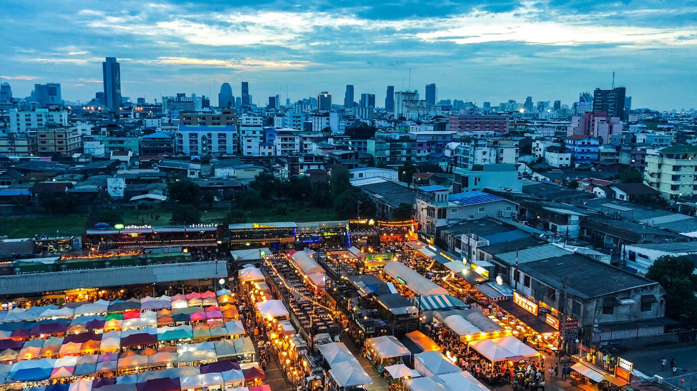 Yakarta concentra 42 millones de habitantes y alcanza una densidad de 22.000 personas por kilómetro cuadrado. (Foto: Freepik)