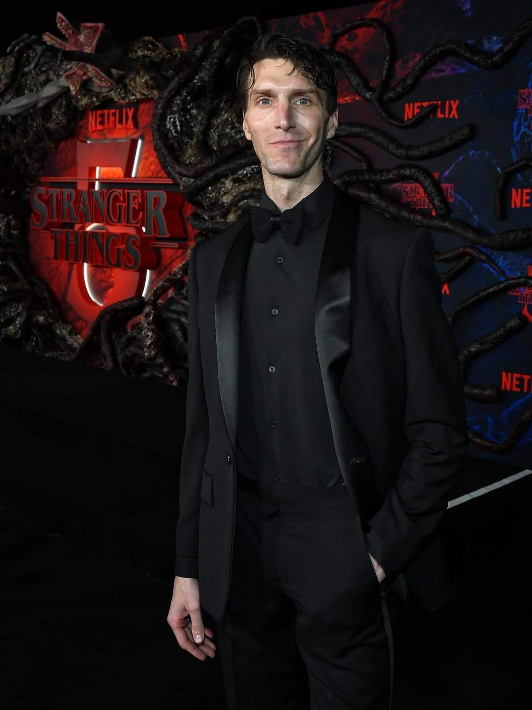 El actor Alex Breaux se sumó a la quinta temporada de Stranger Things en el papel del teniente Akers (Foto: Instagram @alxx.brx)