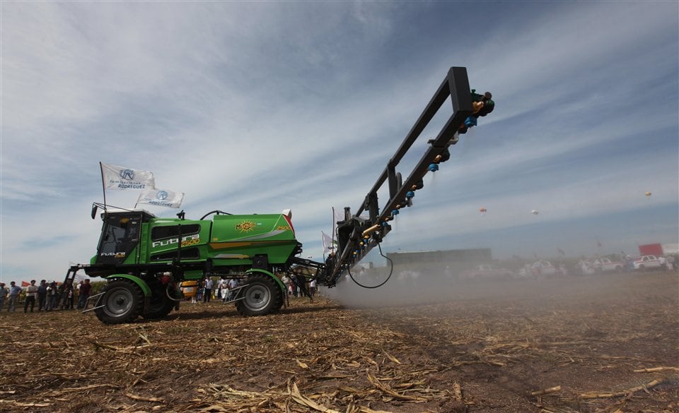 Actualmente, se necesita 22% menos de soja que el promedio para comprar 100 litros de glifosato y 20% menos de maíz