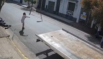 Tragedia en Azul: un motociclista murió atropellado por un camionero tras una discusión