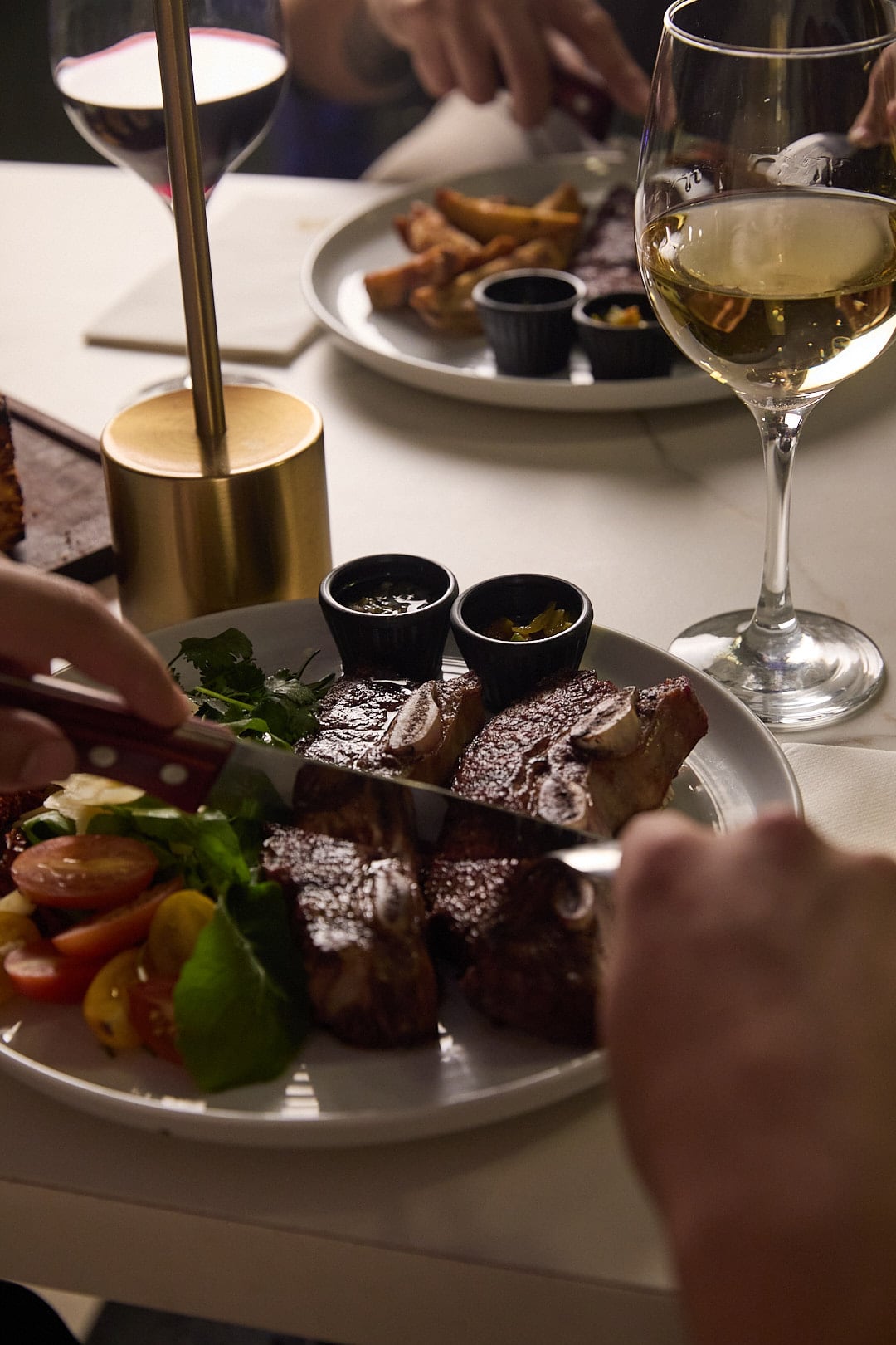 Las carnes son un destacado en la carta, así como la coctelería