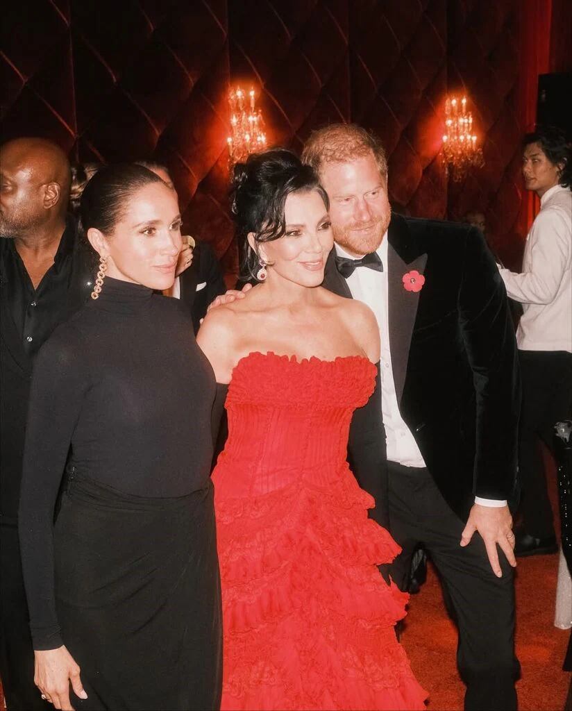 Meghan Markle y el príncipe Harry junto a Kris Jenner en su fiesta de cumpleaños. (Foto: Instagram/@krisjenner)