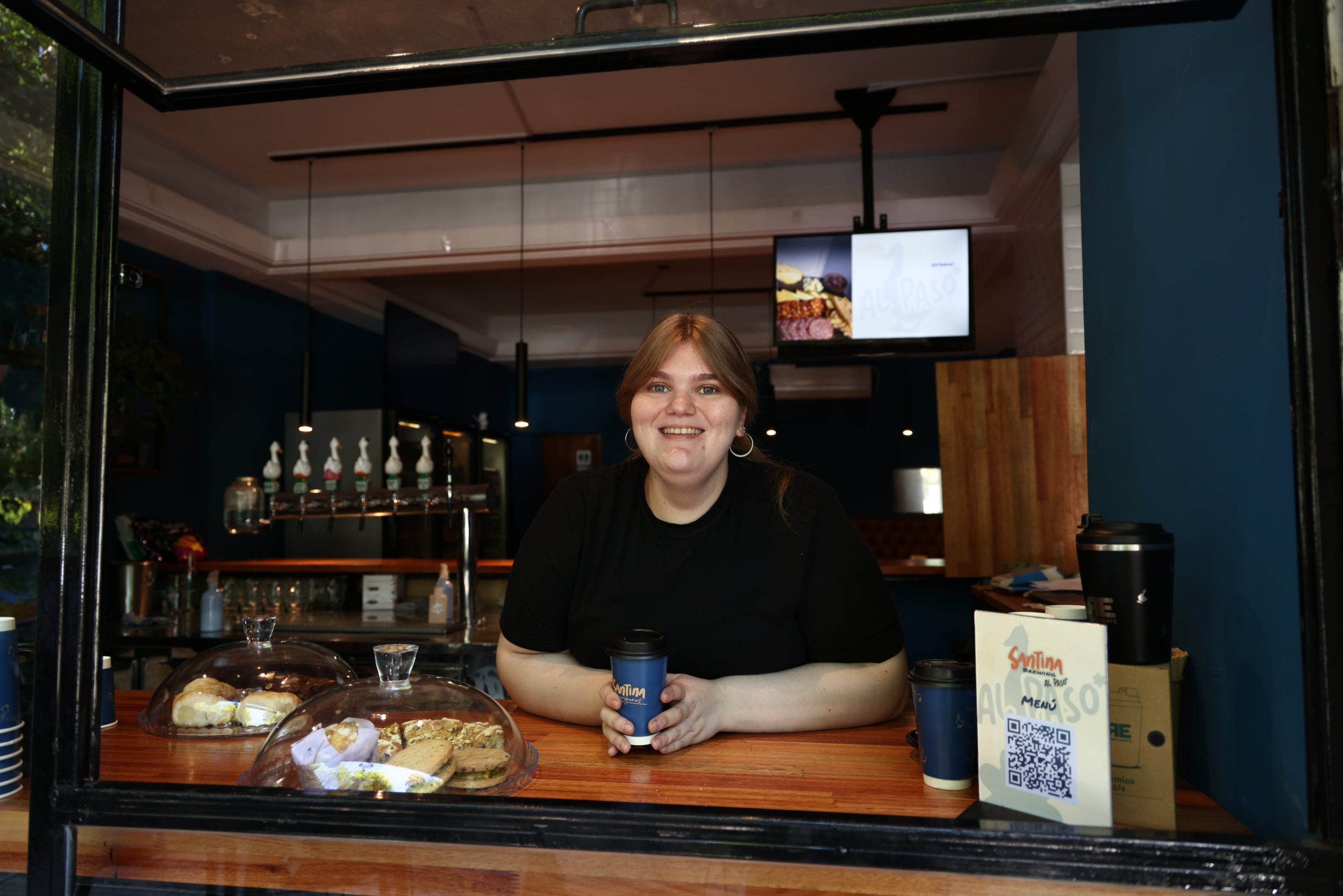 Para Chiara Figari Eiguren, encargada de un café en Barracas, la llegada del subte beneficiará a los comerciantes de la zona