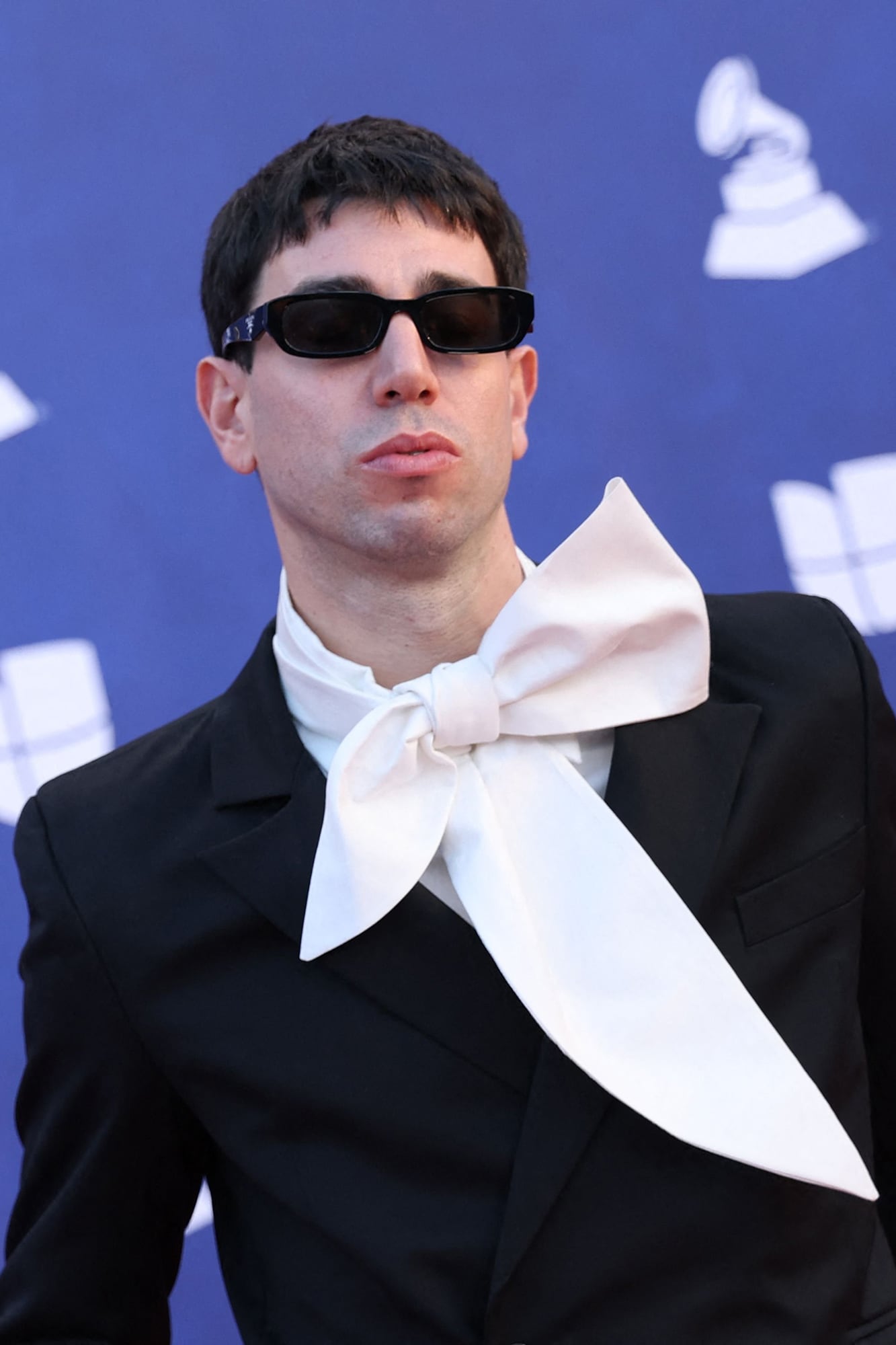 Ni corbata ni pañuelo. El argentino Mateo Sujatovich, del grupo Conociendo Rusia, sobresalió por un moño extralarge en su cuello