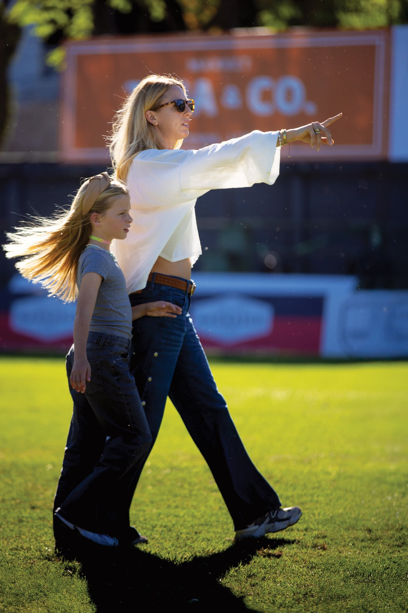 Con jeans, remeras y zapatillas, madre e hija disfrutaron de ver también al resto de los participantes. “Fue un evento increíble, no tengo más que palabras de felicitaciones para el  Club Hípico Argentino y para Constanza Abdala”