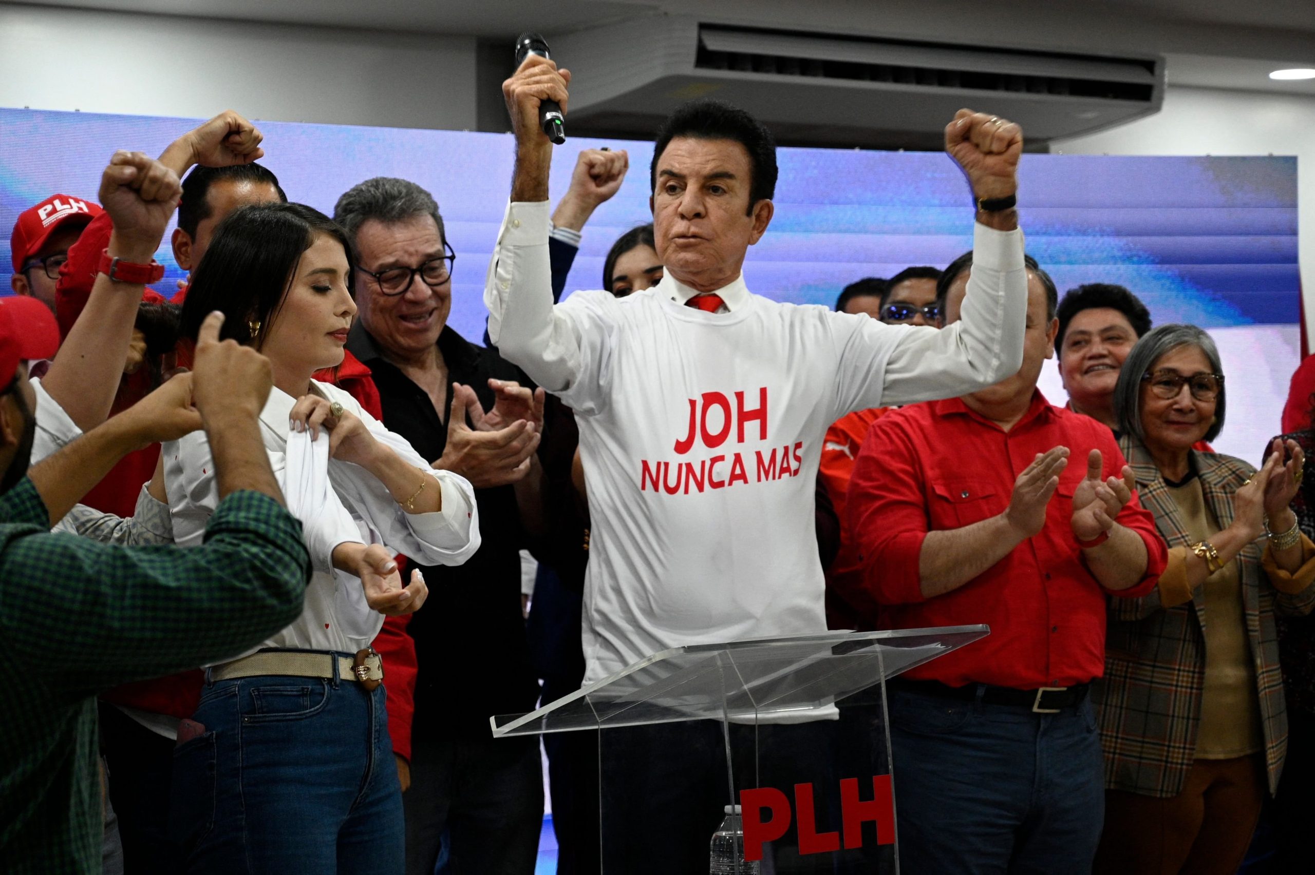 El liberal Salvador Nasralla . (Photo by Orlando SIERRA / AFP)