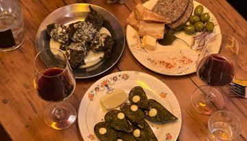 Cuatro amigos conquistan Palermo con su bodegón canchero y sus postres con helado