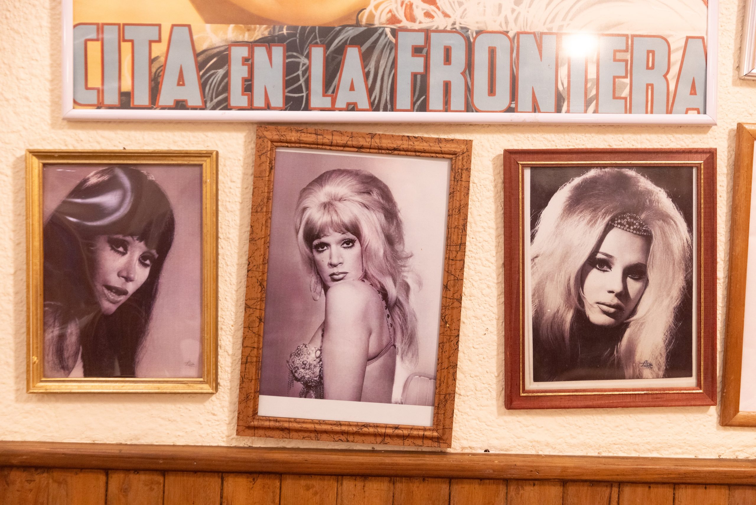 Fotos de divas e ídolos argentinos decoran las paredes