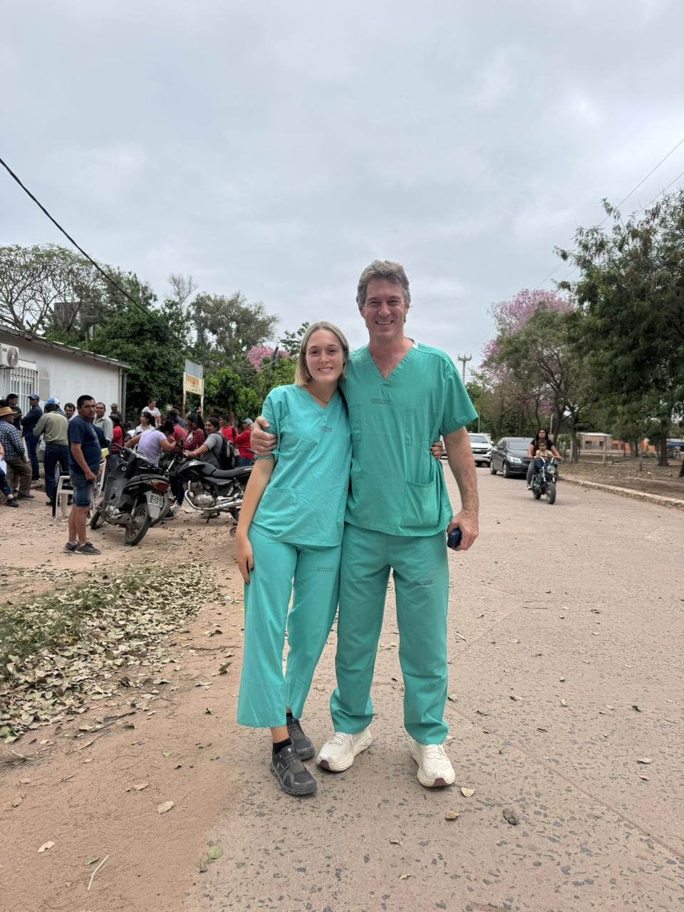 Olivia junto a su padre Jorge De All