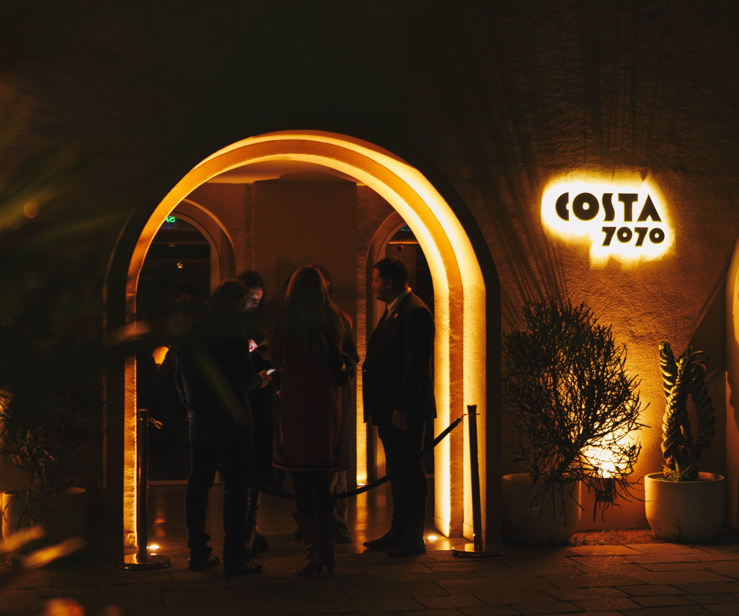 La propuestas de Costa 7070 puede disfrutarse en la planta baja o en el salón del primer piso, que también tiene un ingreso independiente