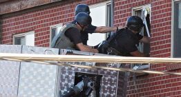 Un asesino disfrazado de Guasón, armas de asalto y 12 muertos: así fue la masacre del cine en EE.UU.