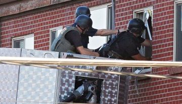 Un asesino disfrazado de Guasón, armas de asalto y 12 muertos: así fue la masacre del cine en EE.UU.