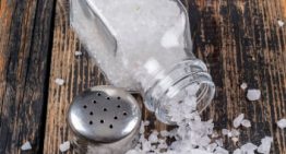 El significado de dejar sal en la puerta de entrada, según el Feng Shui