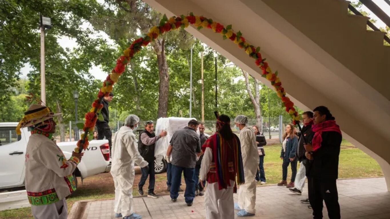 El traslado forma parte de un proceso de reparación histórica y culminará con el regreso del niño a la montaña sagrada del Aconcagua. (Foto: gentileza Gobierno de Mendoza)