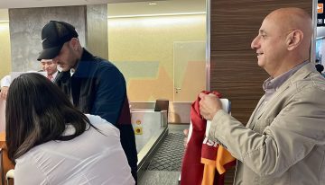 El increíble regalo con el que Icardi sorprendió al empleado de una aerolínea en el aeropuerto de Ezeiza