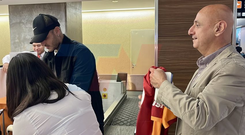 El increíble regalo con el que Icardi sorprendió al empleado de una aerolínea en el aeropuerto de Ezeiza