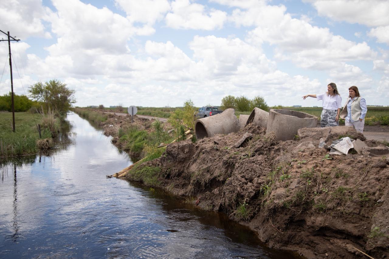 Patricia Bullrich recorrió las zonas afectadas por las inundaciones en 9 de Julio junto a la intendenta María José Gentile. (Foto: Ministerio de Seguridad)