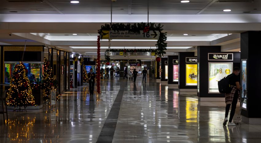 Trump anuncia el cierre total del espacio aéreo de Venezuela