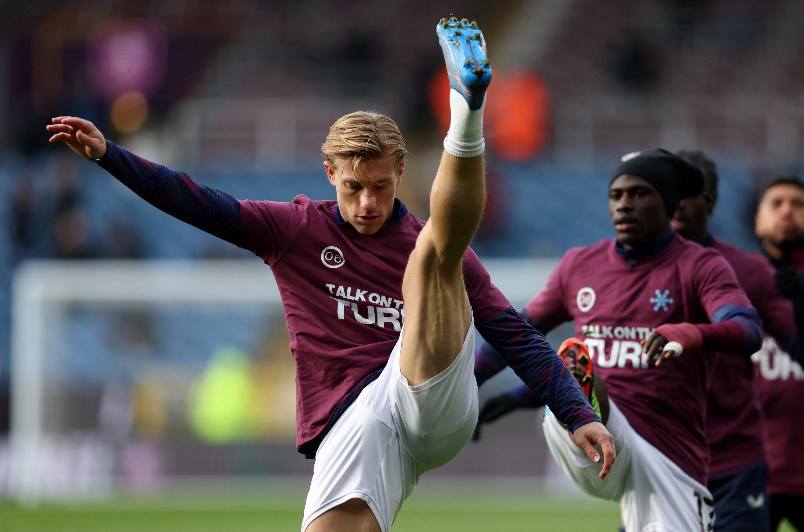 Burnley vs Chelsea por la fecha 12 de la Premier League del 2025.