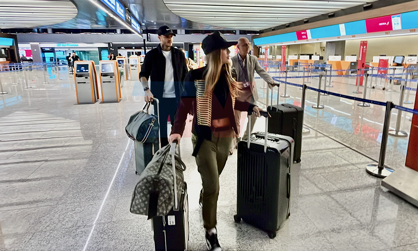 Con varias valijas. Así se los vio a la China Suárez y Mauro Icardi en el aeropuerto de Ezeiza. (Foto: Movilpress)